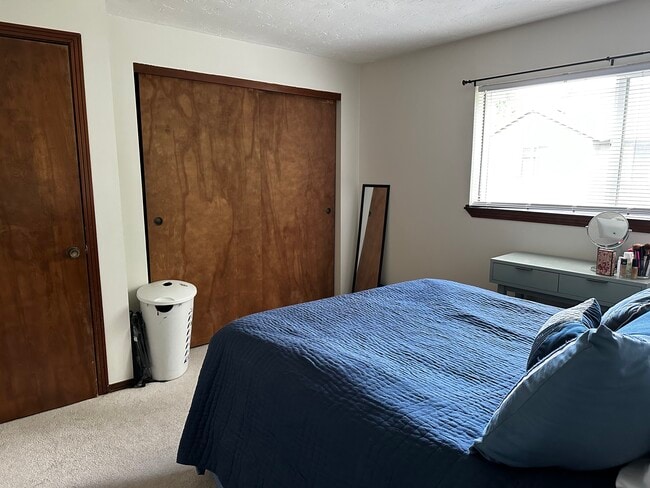 Building Photo - 337 NW Bailey Ave