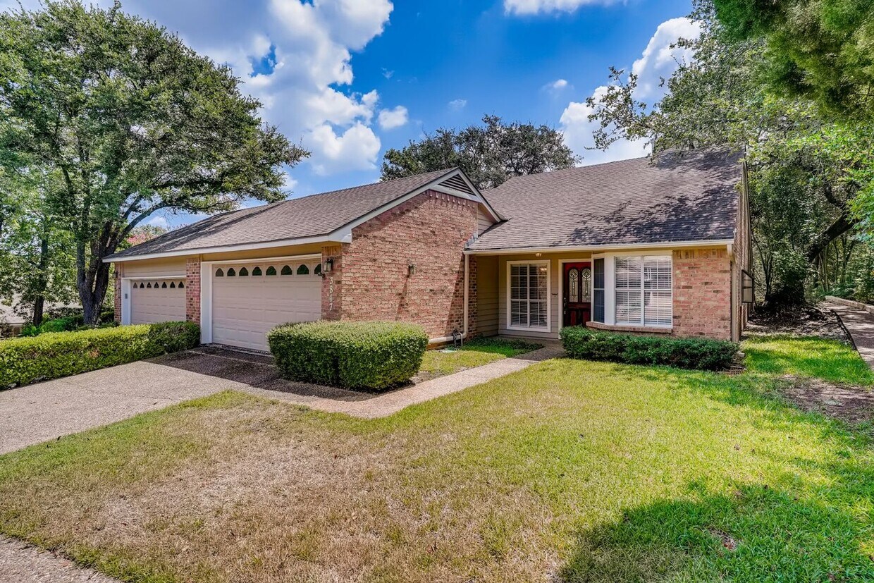Primary Photo - Rare 2 BR/ 2 BA Townhouse in Northwest Hil...