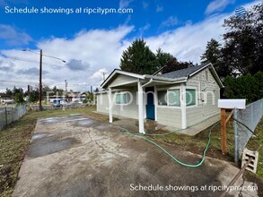 Building Photo - 13625 SE Rhine St