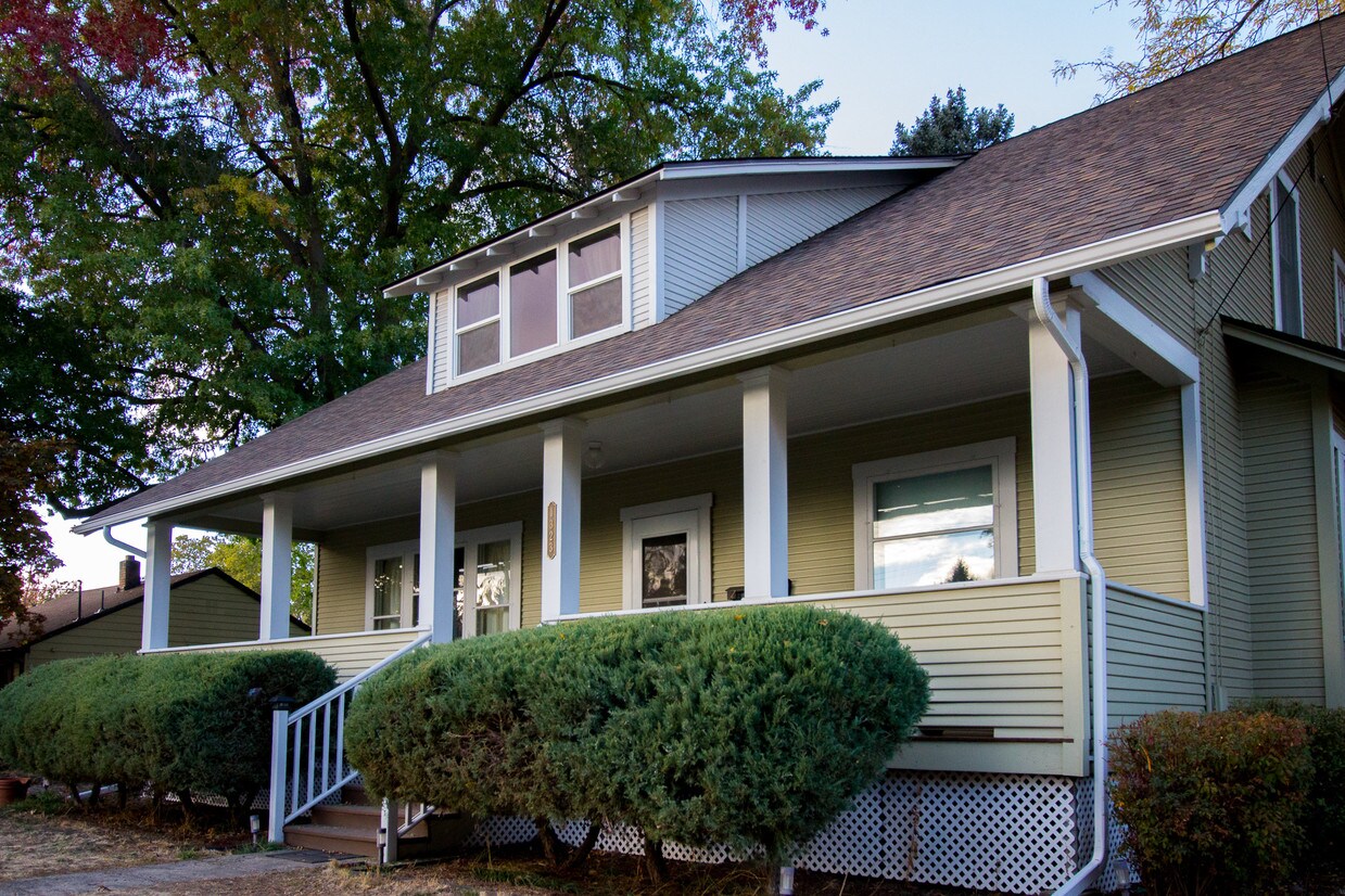 Primary Photo - 1323 Walla Walla Ave