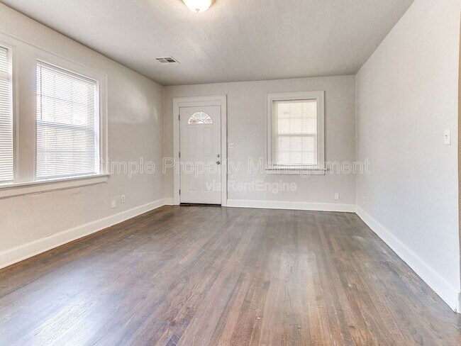 Foto del edificio - 946 East Dr