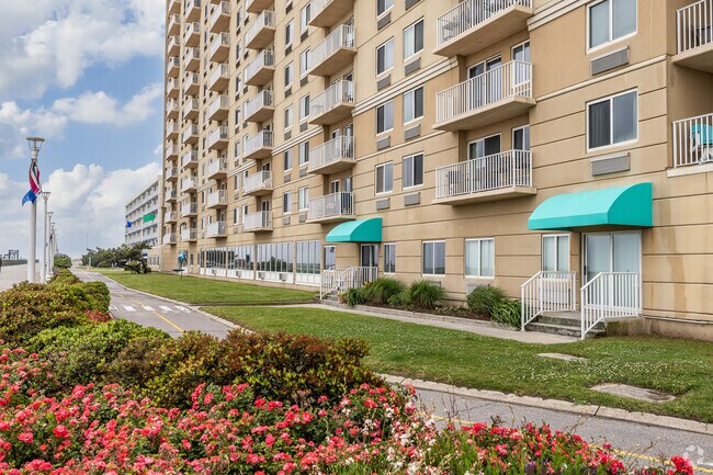 Building Photo - Dolphin Run