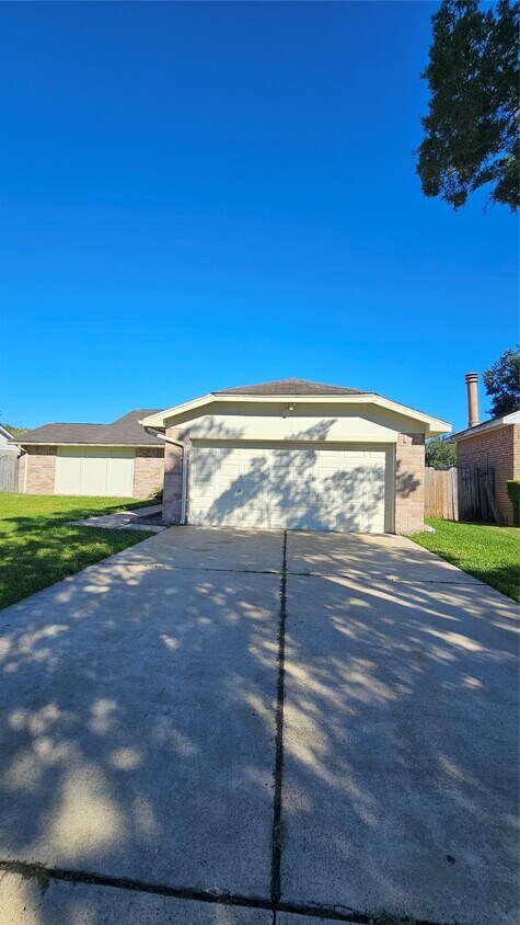 Primary Photo - 543 Oakdale Dr