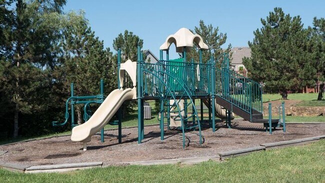 Building Photo - Fall in love with Eagle Creek Townhomes in...