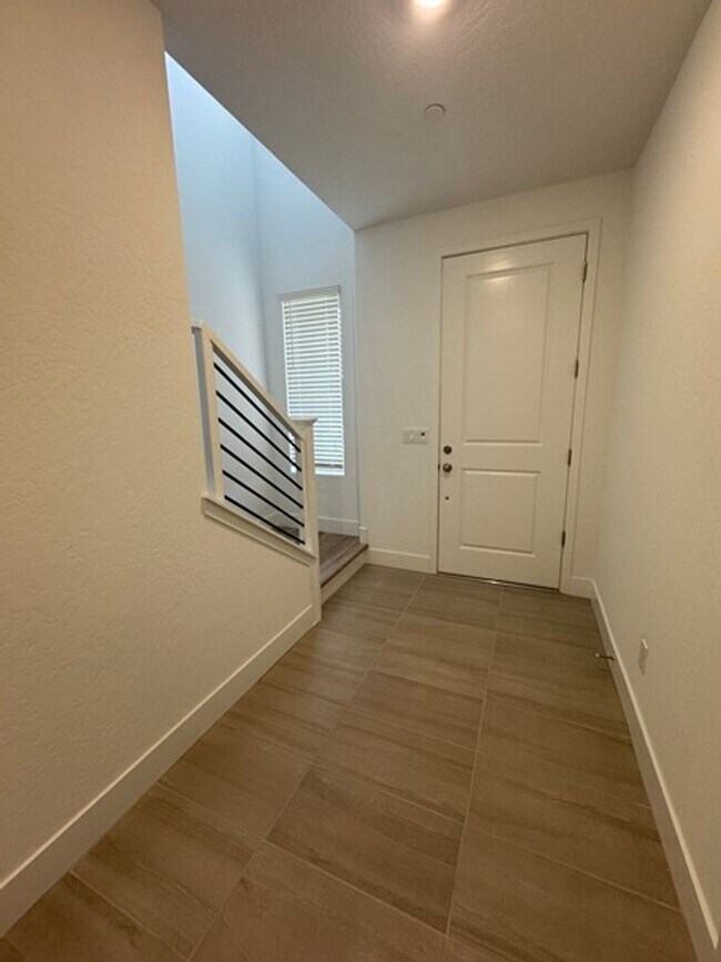 Foto del edificio - 576 N. Chapel Hill  (Spruce & Peach)