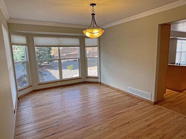 Building Photo - Spacious 5 bedroom, 2-story in Briargate