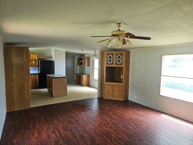 Building Photo - 3 bed 2 bath Mobile Home