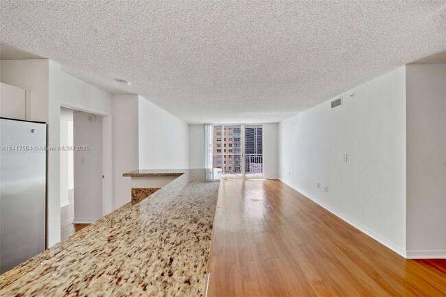 Foto del edificio - 111 Brickell Bay Dr