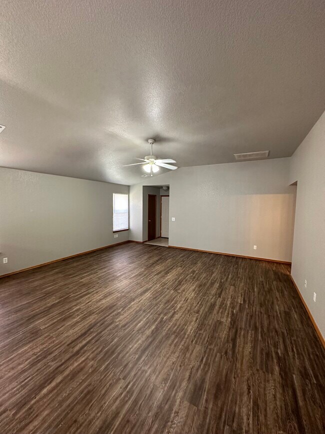 Building Photo - 2004 Cloverdale Ln