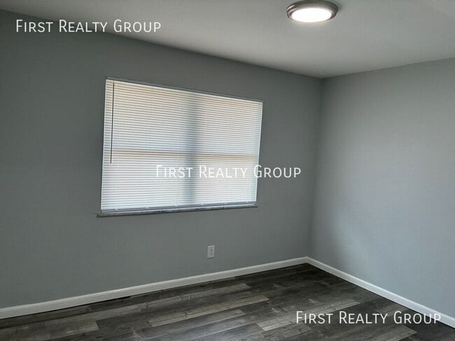 Building Photo - 305 N Broadway-#8