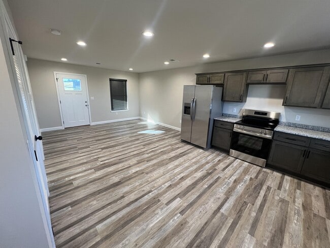 Foto del edificio - 230 New Oak Rd