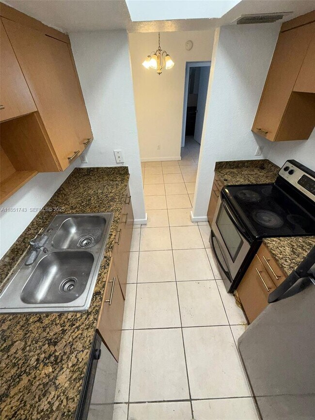 Foto del edificio - 13700 NE 6th Ave