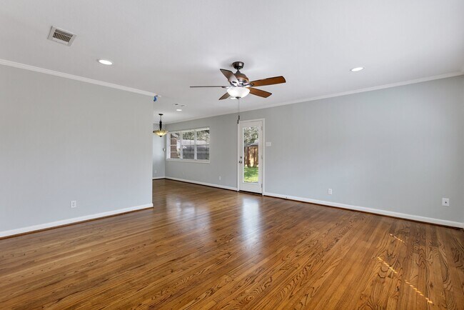 Foto del edificio - 4750 Sanford Rd