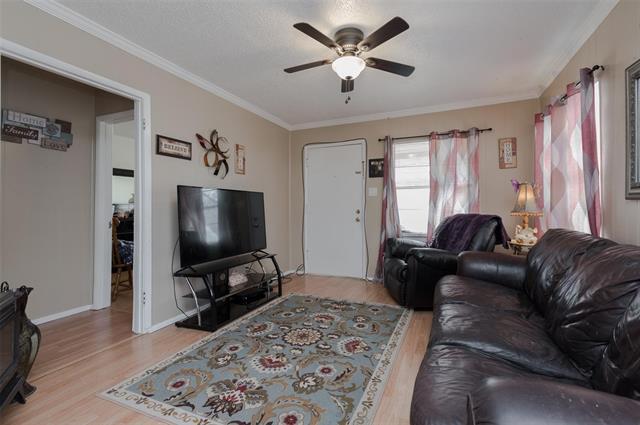 Foto del edificio - 221 W Burton St