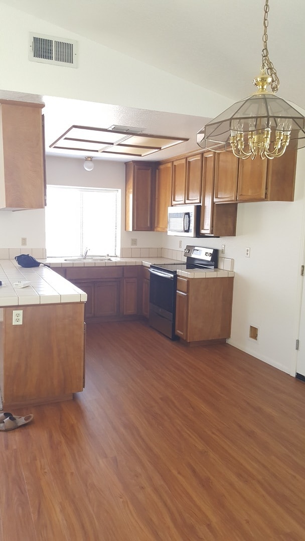 Foto del edificio - Pocket - One Story 3 Bed/2 Bath 2 Car Garage.