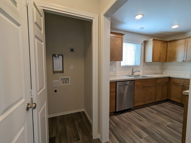 Building Photo - Nearly new 2 bedroom 1 bath detached ADU with a double-car garage and a private fenced backyard