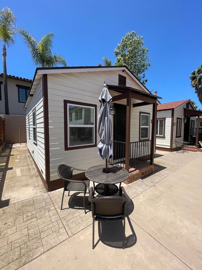 Building Photo - **$500 off first month's rent – Don't Miss...