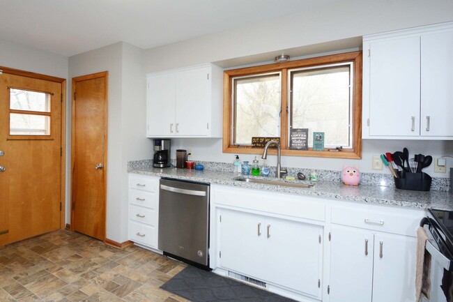 Foto del edificio - Beautiful 3 Bed 1 Bath Home in Desired Loc...