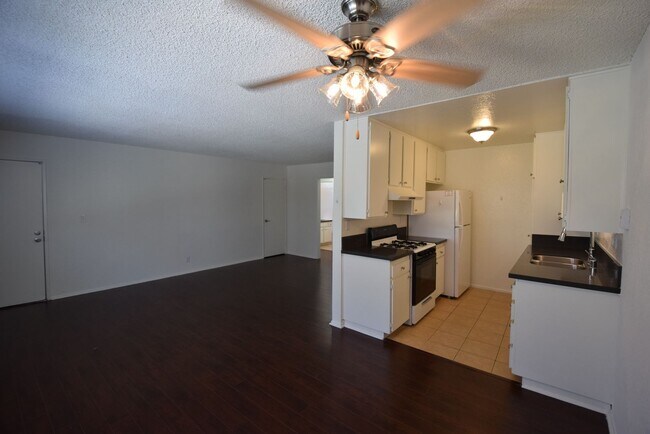 Building Photo - 24411 Newhall Ave
