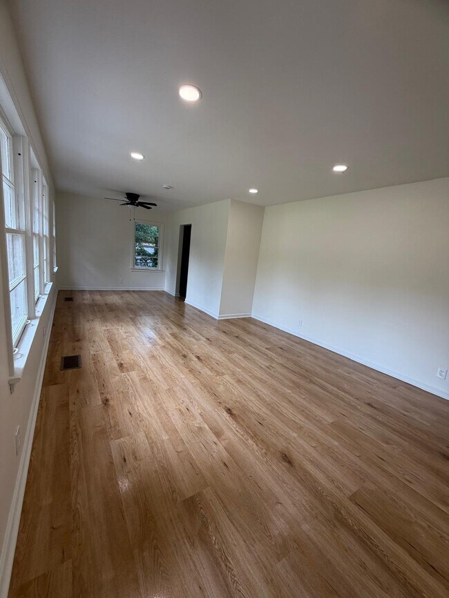 Building Photo - 4614 Ave I