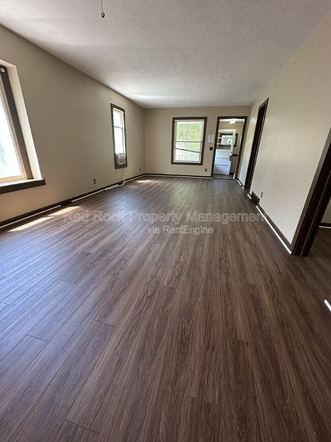 Building Photo - 835 Elm St