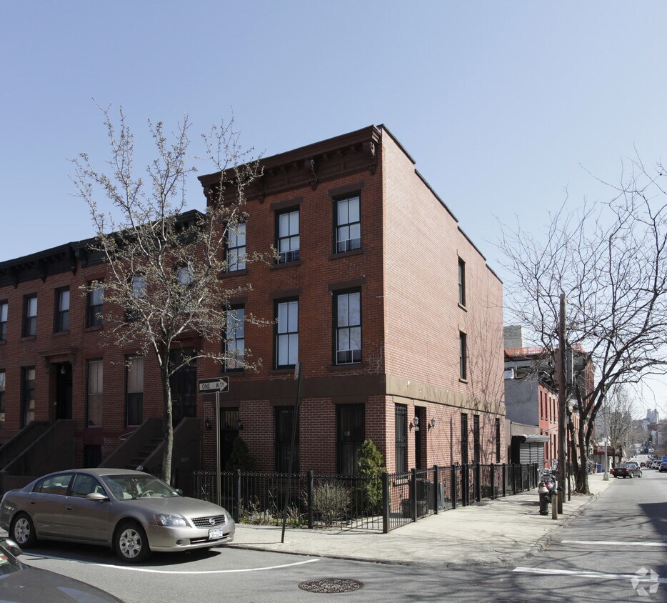 Primary Photo - 345 Hoyt St