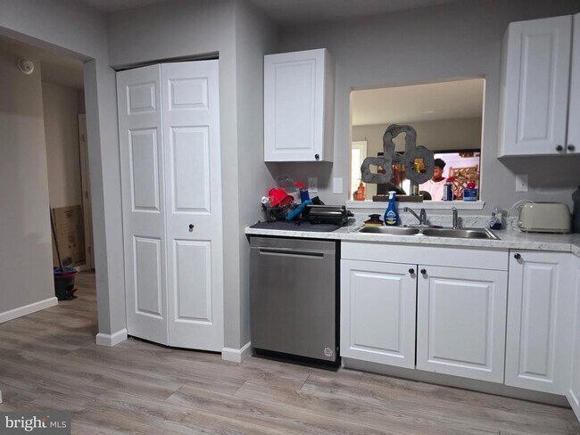 Foto del edificio - 236 Green Blade Dr