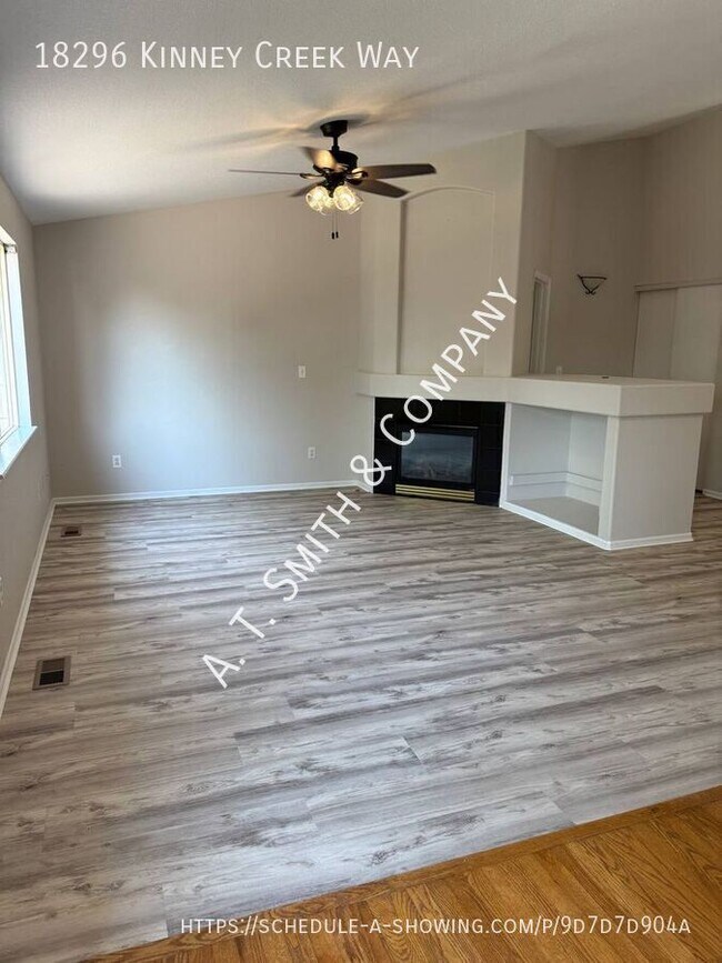 Foto del edificio - 18296 Kinney Creek Way