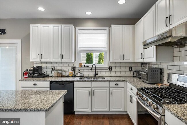 Building Photo - 105 Quarterhorse Ct
