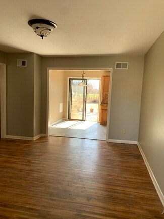 Building Photo - 411 E Spencer Dr