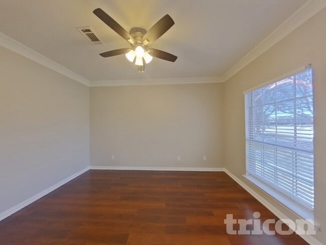 Building Photo - 111 Evening Star Cir