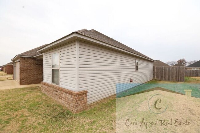 Foto del edificio - Beautiful 3 bed / 2 bath home with fenced back yard - Nettleton!!