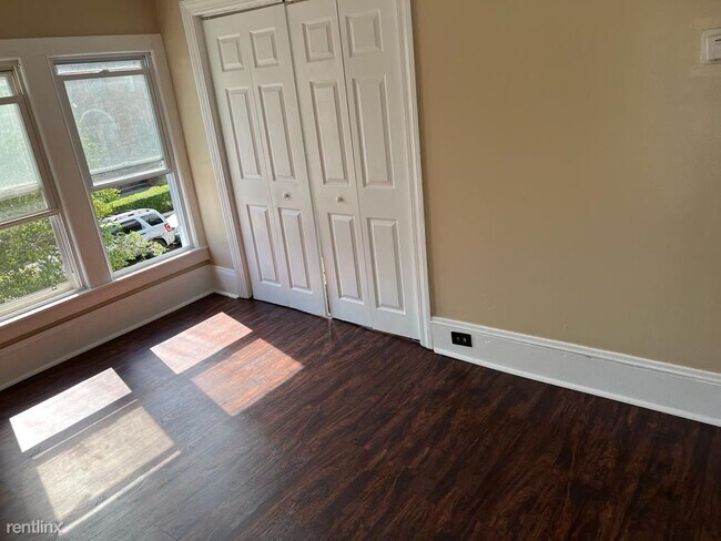 Foto del edificio - 3 br, 1 bath Duplex - 3544 East 80th Stree...