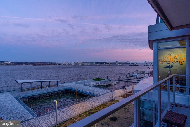 Foto del edificio - 310 Strand St
