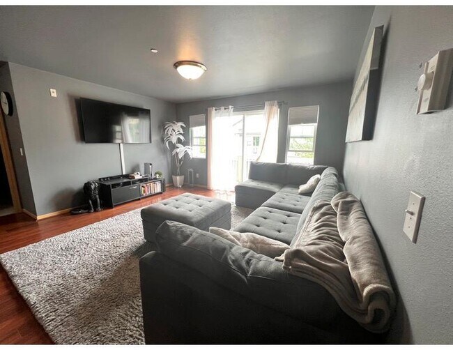 Foto del edificio - 351 Tremont Ave