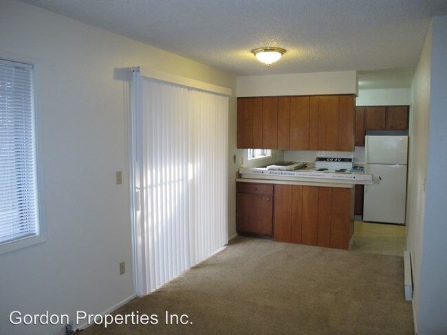 Building Photo - 4406 SE 28th Ave
