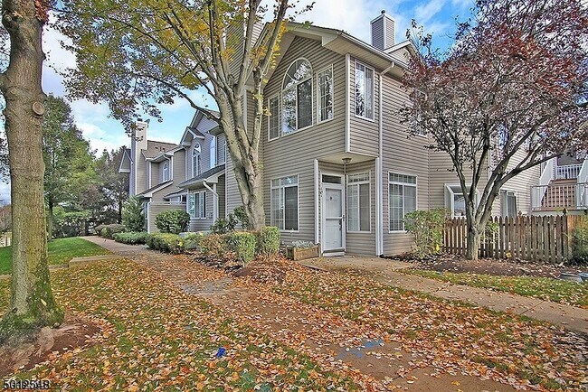 Foto del edificio - 101 Birchwood Rd