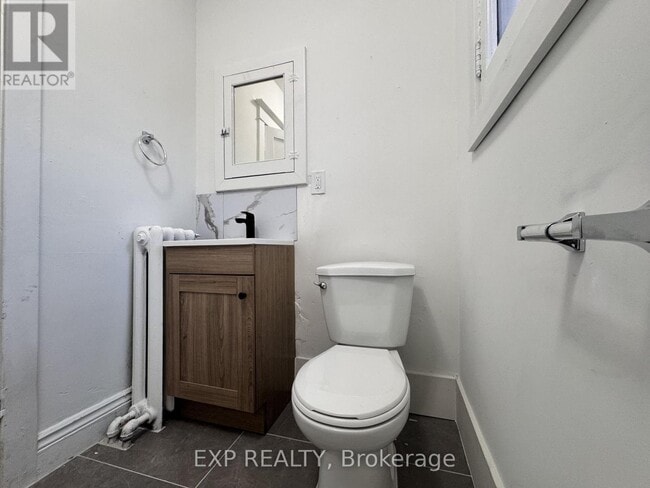 Building Photo - 321 Hunter St E