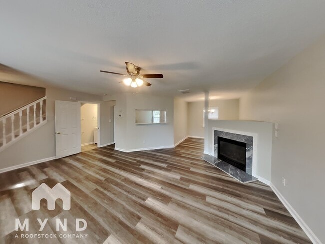 Building Photo - 217 Gladstone Dr