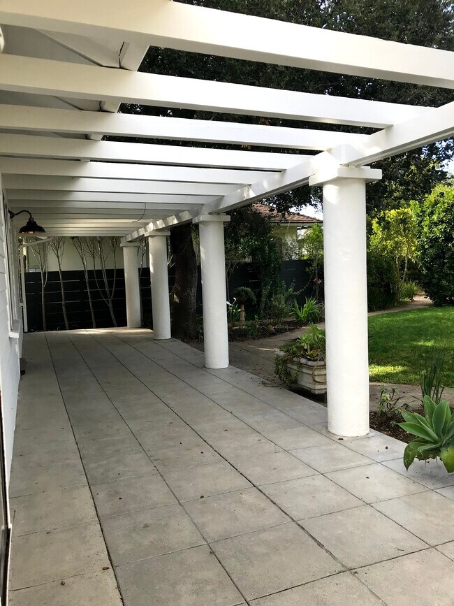 Building Photo - 545 El Bosque Rd