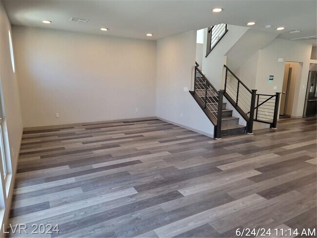 Building Photo - EXQUISITE TRI-LEVEL RESIDENCE IN THE SOUTH...