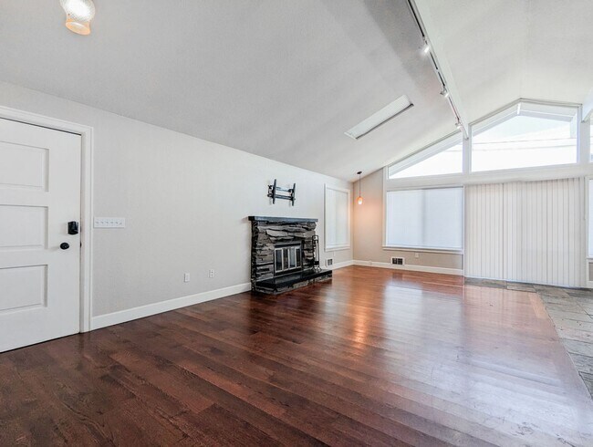 Foto del edificio - Charming 3 bed, 2 bath Lake Goodwin rambler!