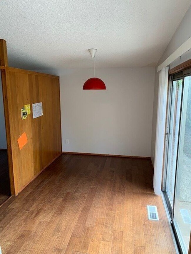 Foto del edificio - Newly Updated Bellevue/Interlake Rambler Home!