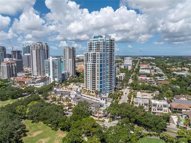 Foto del edificio - 400 Beach Dr NE
