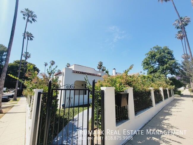 Building Photo - California 2 bedroom Bungalow in Silverlake !