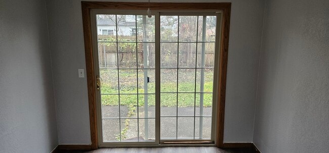 Building Photo - 1109 State St