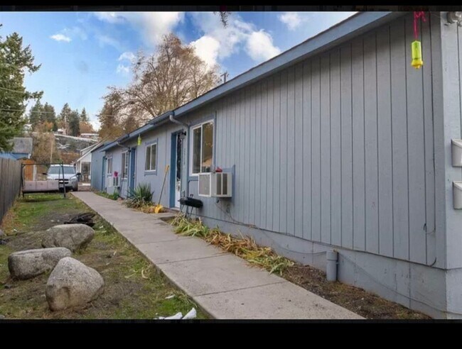 Building Photo - 2516 E Hartson Ave