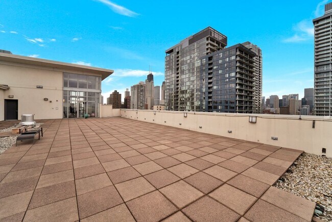 Foto del edificio - 230 W Division St