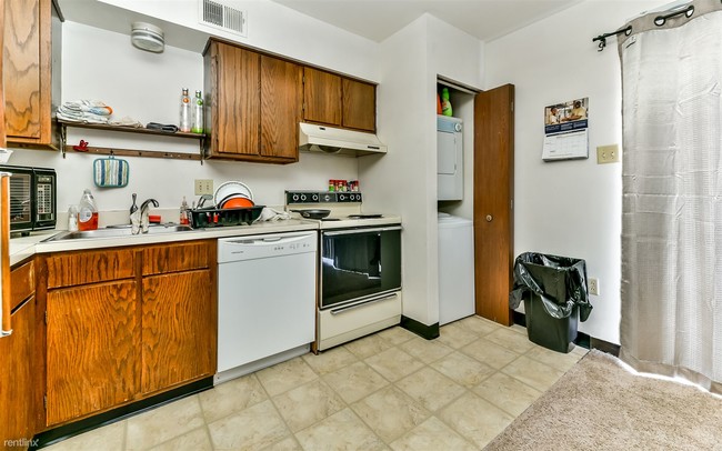 Building Photo - 1 br, 1 bath Apartment - 3210 Kennett Sq