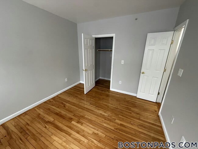 Building Photo - 4 Kingsley Terrace